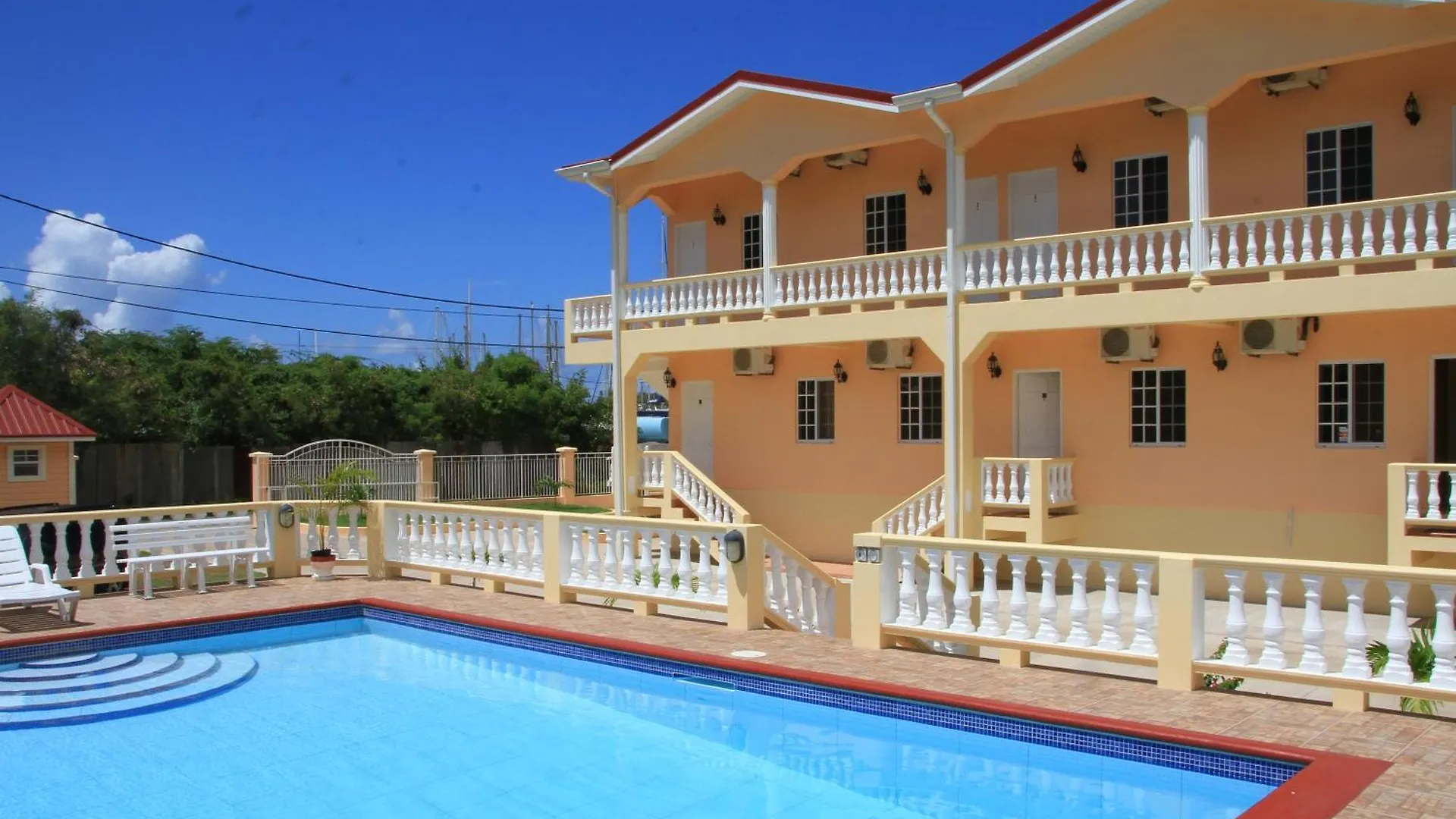 Yacht View Apartments True Blue